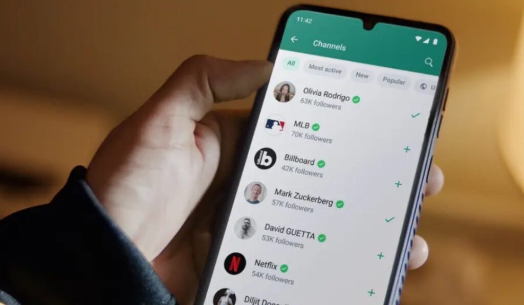 Contoh-Produk-Pendukung-WhatsApp-yang-Berfungsi-Mengatasi-Kendala-Login-dan-Backup