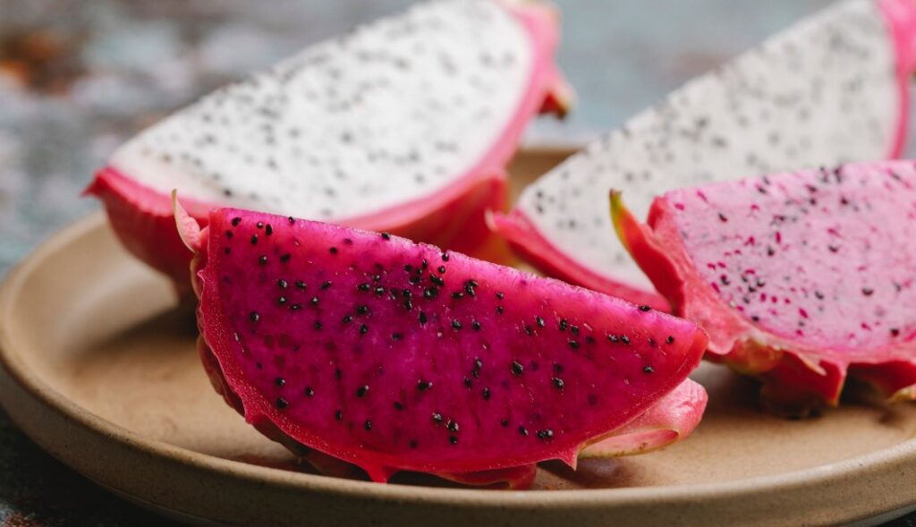 Pengenalan-Buah-Naga-dan-Manfaatnya-untuk-Ibu-Hamil